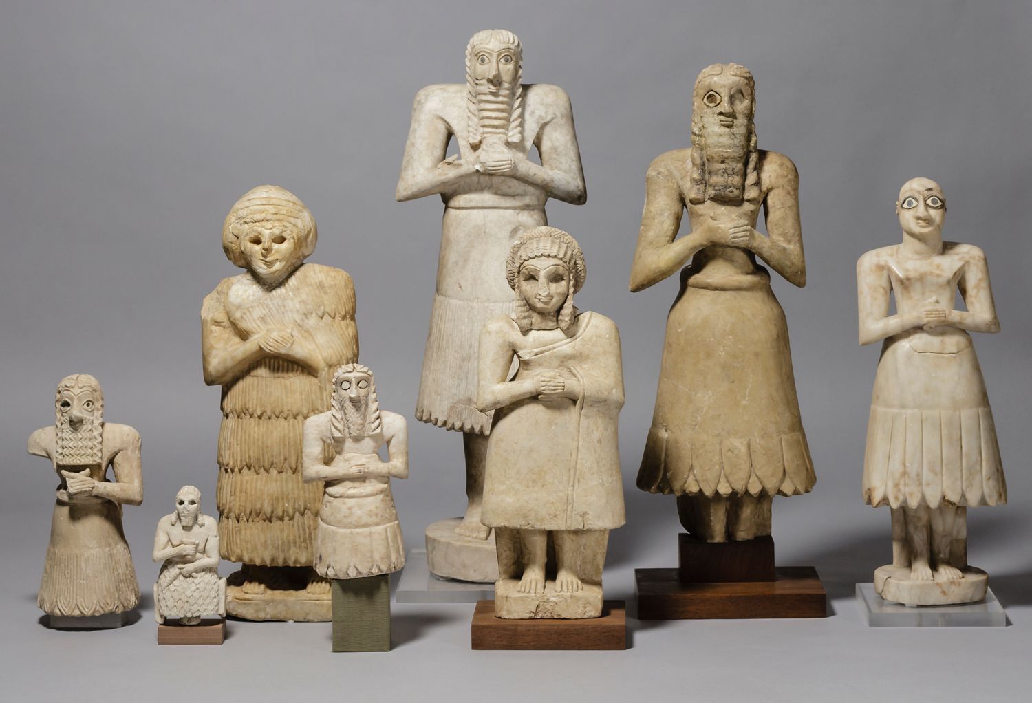 Tell Asmar worshipper statues with inlaid eyes